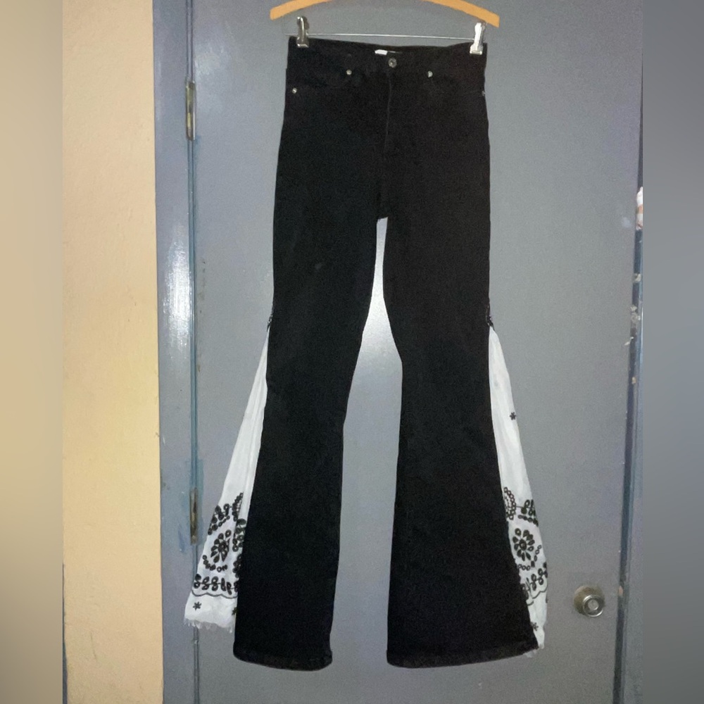 Forever 21 Black and White embroidered Super bell bottom Jeans women’s waist 28